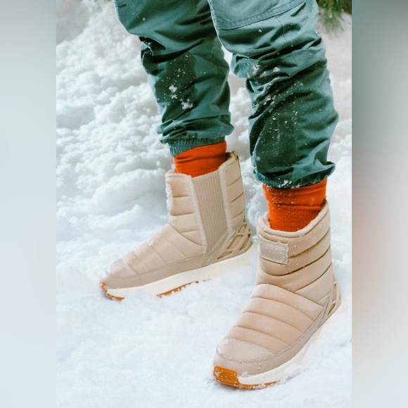 Kizik Shoes - KIZIK Women's Juno Mid Boot in Doeskin Tan Hands Free Shoe Snow Boots Size US 8